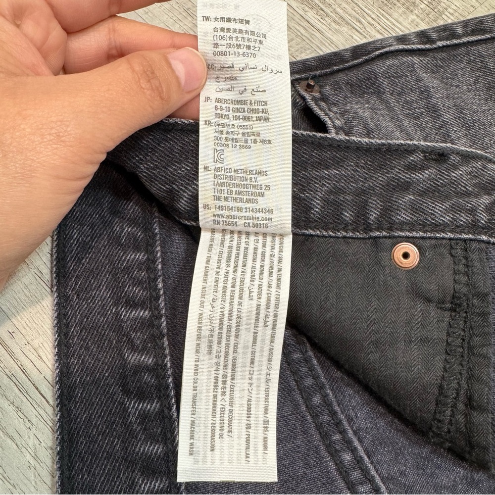 Abercrombie & Fitch Women's High Rise 4 Short Size 30/10 Black Denim Jeans - Picture 9 of 10